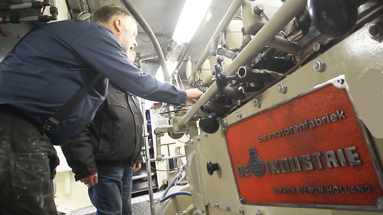 6 cilinder scheepsmotor De Industrie