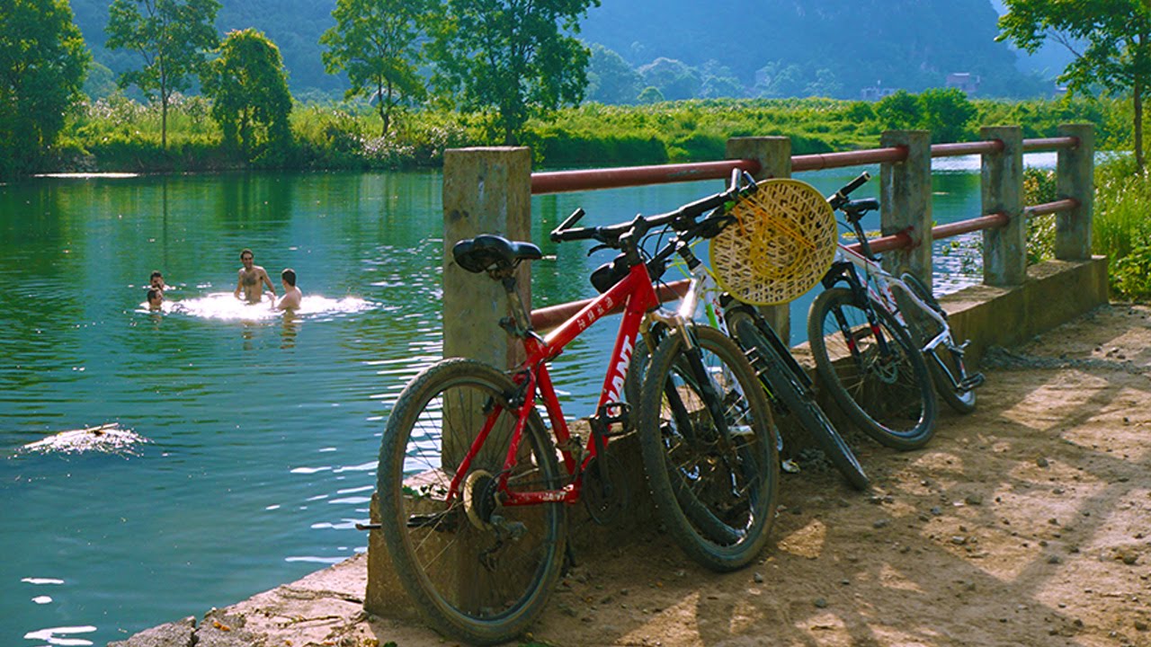 Pedalando num Cenário de outro planeta, Yangshuo, China