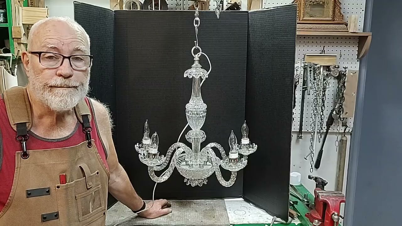 История люстры дальнего следования в секретной подземной лаборатории: поиск и спасение.