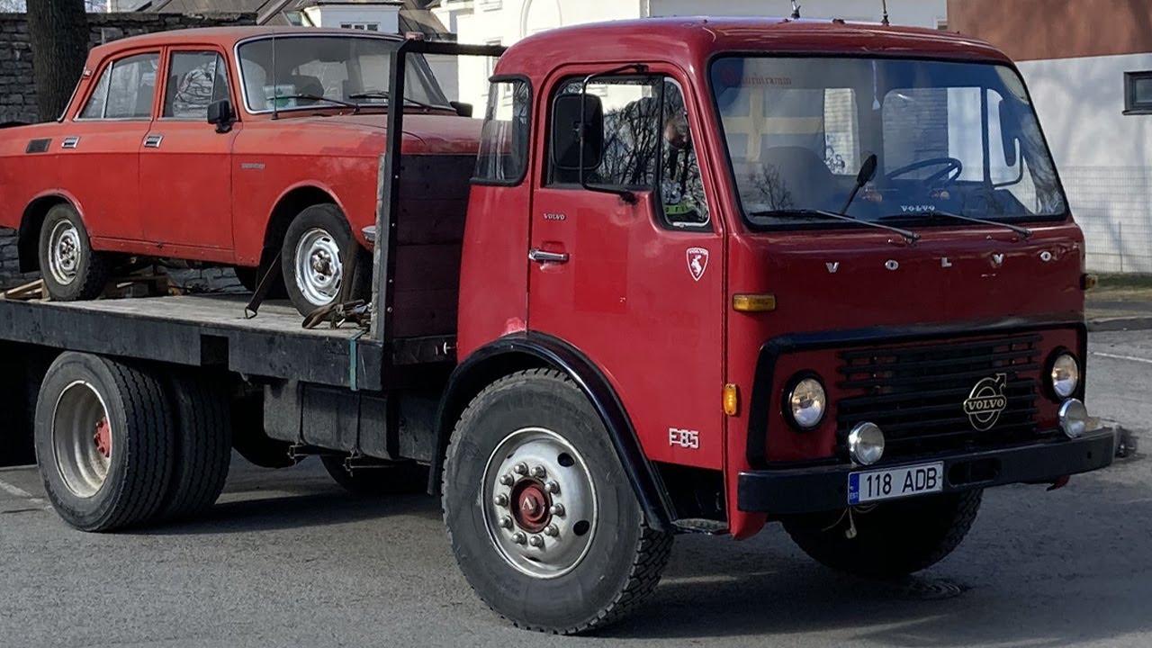 Volvo F85 1969 Flatbed Truck Driving and Loading a car
