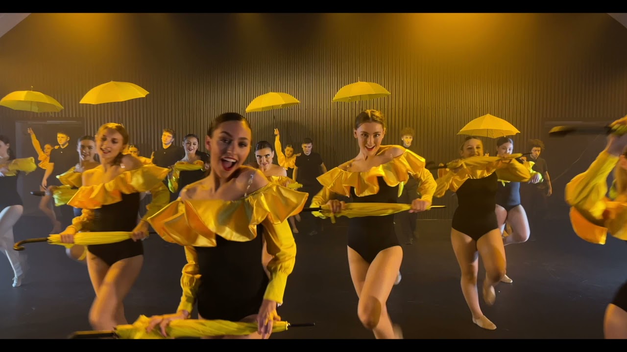 ITS RAINING MEN - Geri Halliwell - Sam Stanley Creative
