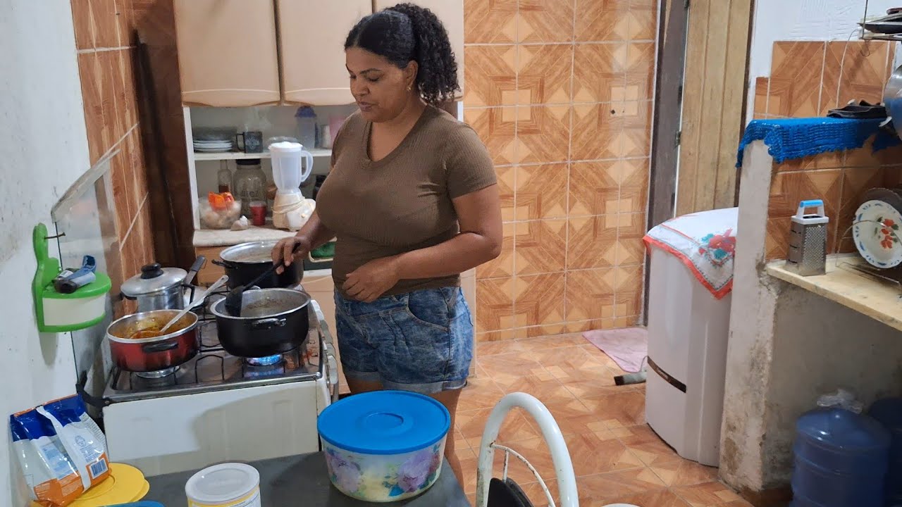 Preparando um simples e delicioso Almoço com a minha mãe na casa dela 