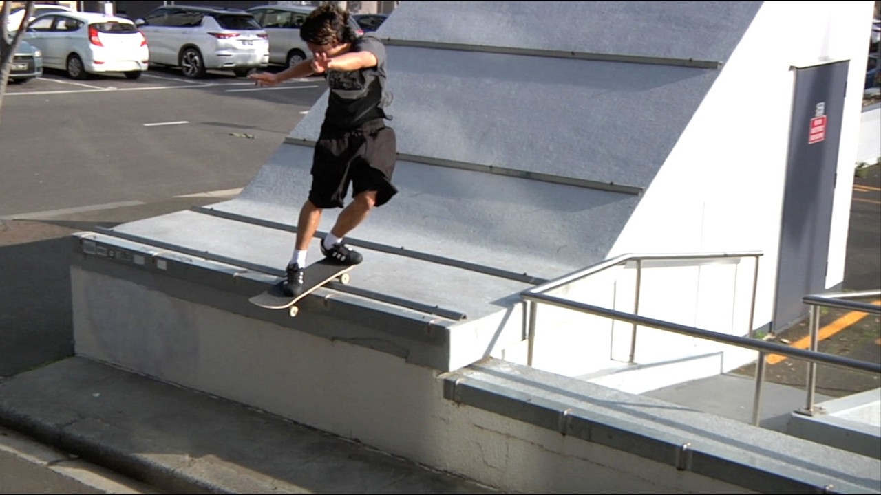 Bradley Saunders &ndash; Airbags