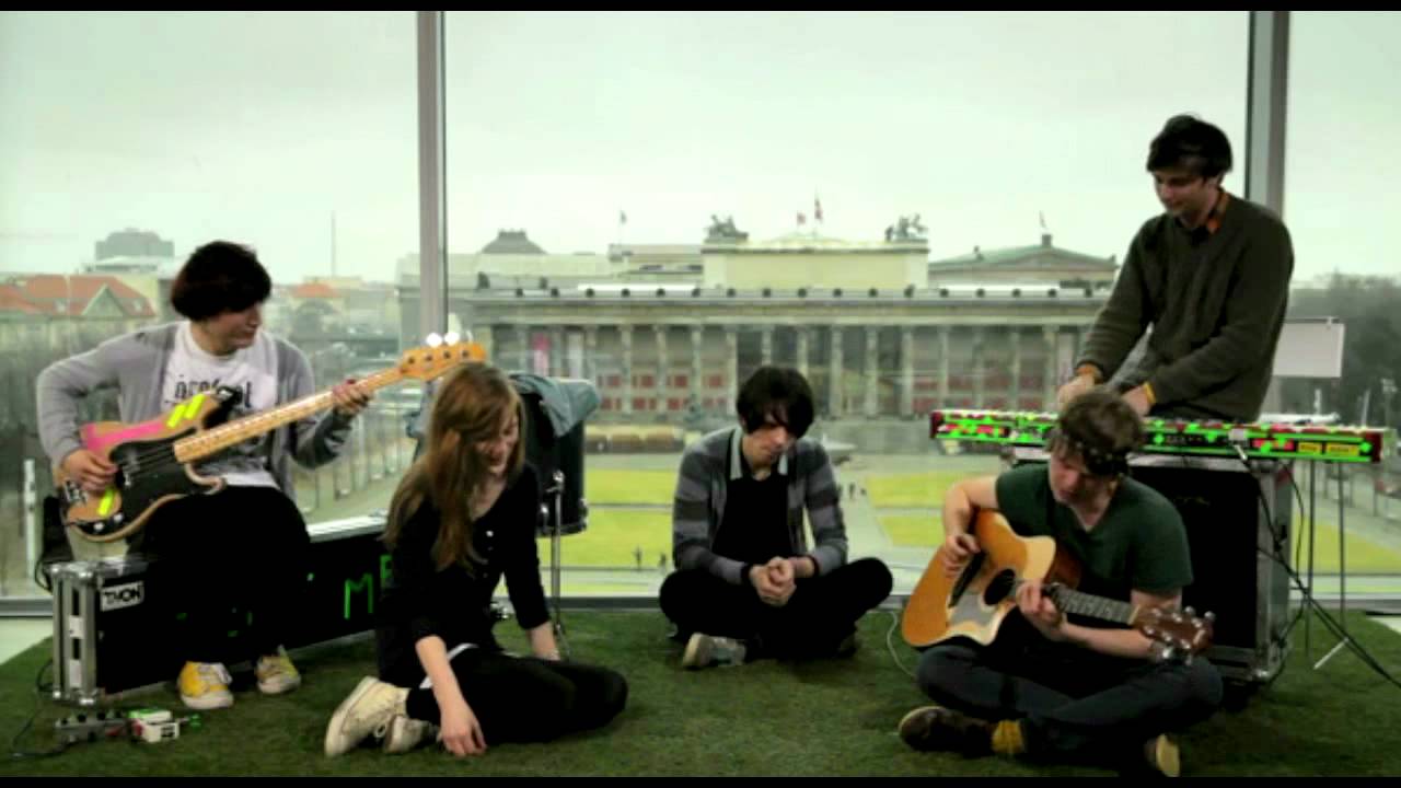 Team Me - Looking thru the Eyes of Sir David Brewster - Live acoustic in Berlin