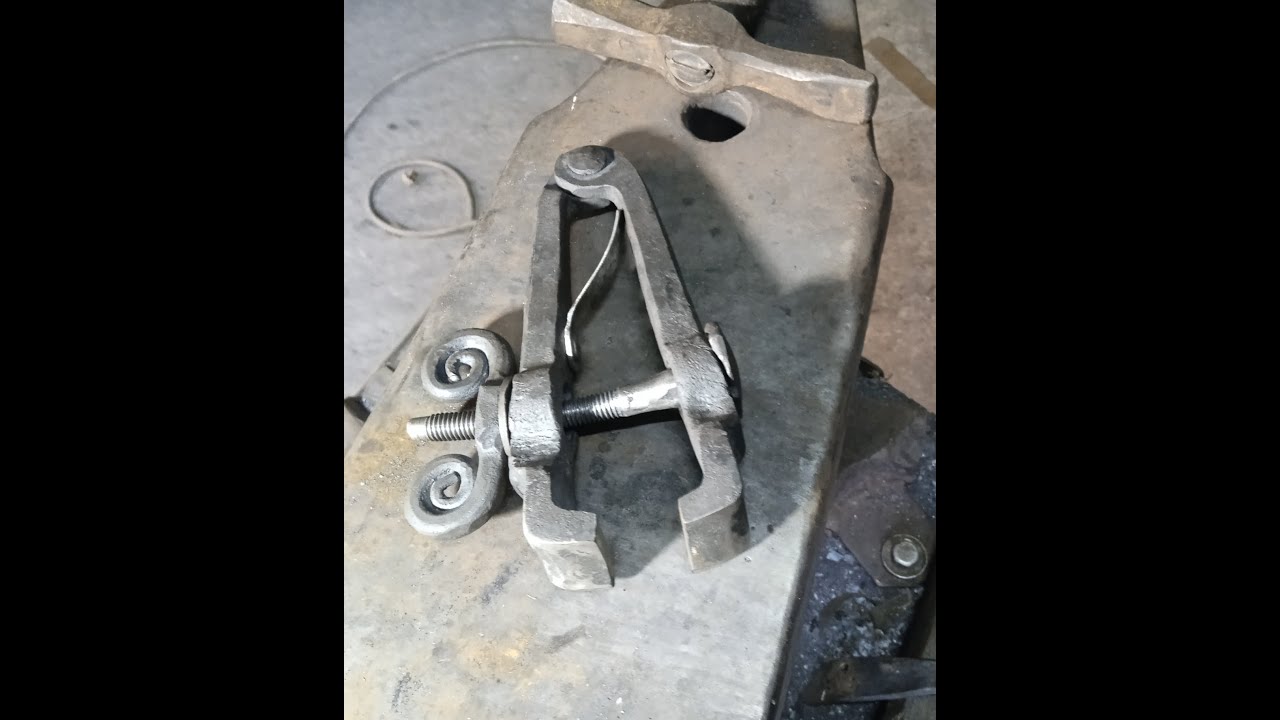 ENTENALLA  de mano forjada / BLACKSMITH HANDVICE