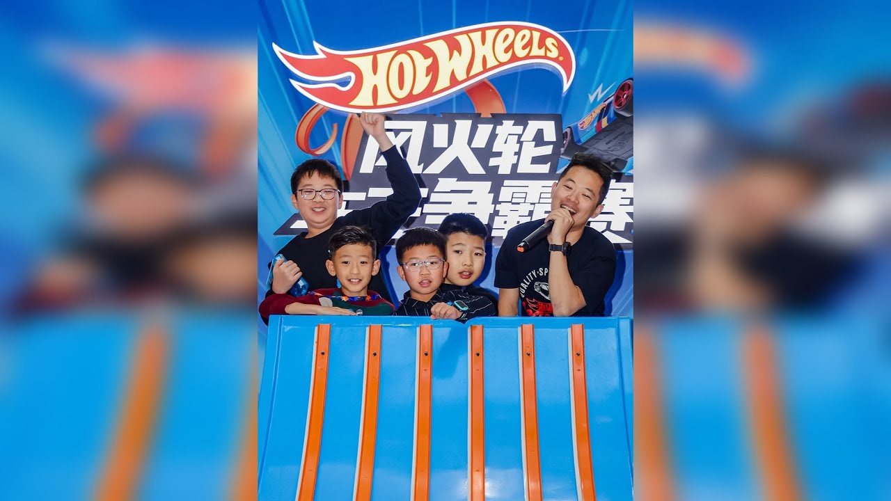 孩子王打败赛车手 风火轮车王争霸赛