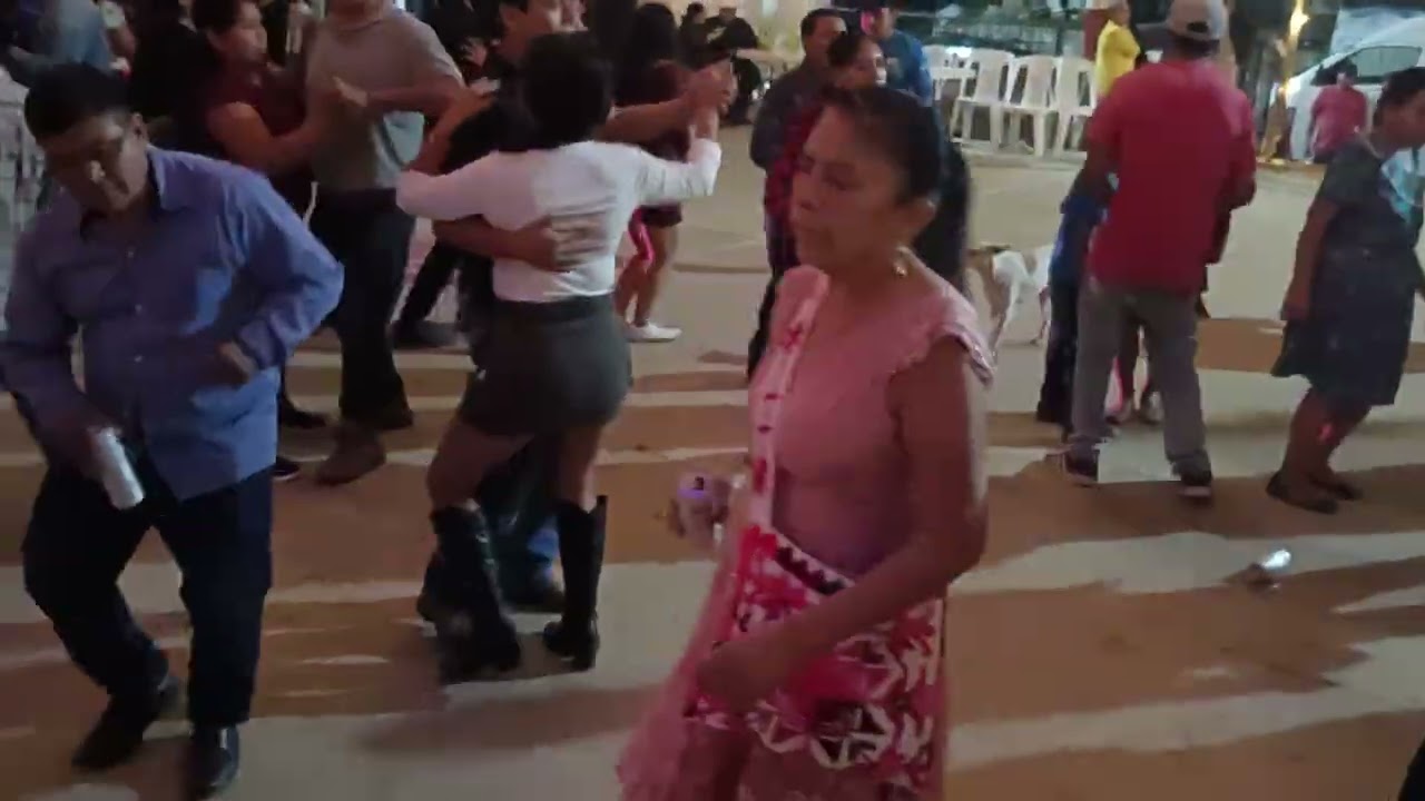 Un puporri  Salvaje a manos con el Grupo Dedos Mágicos 