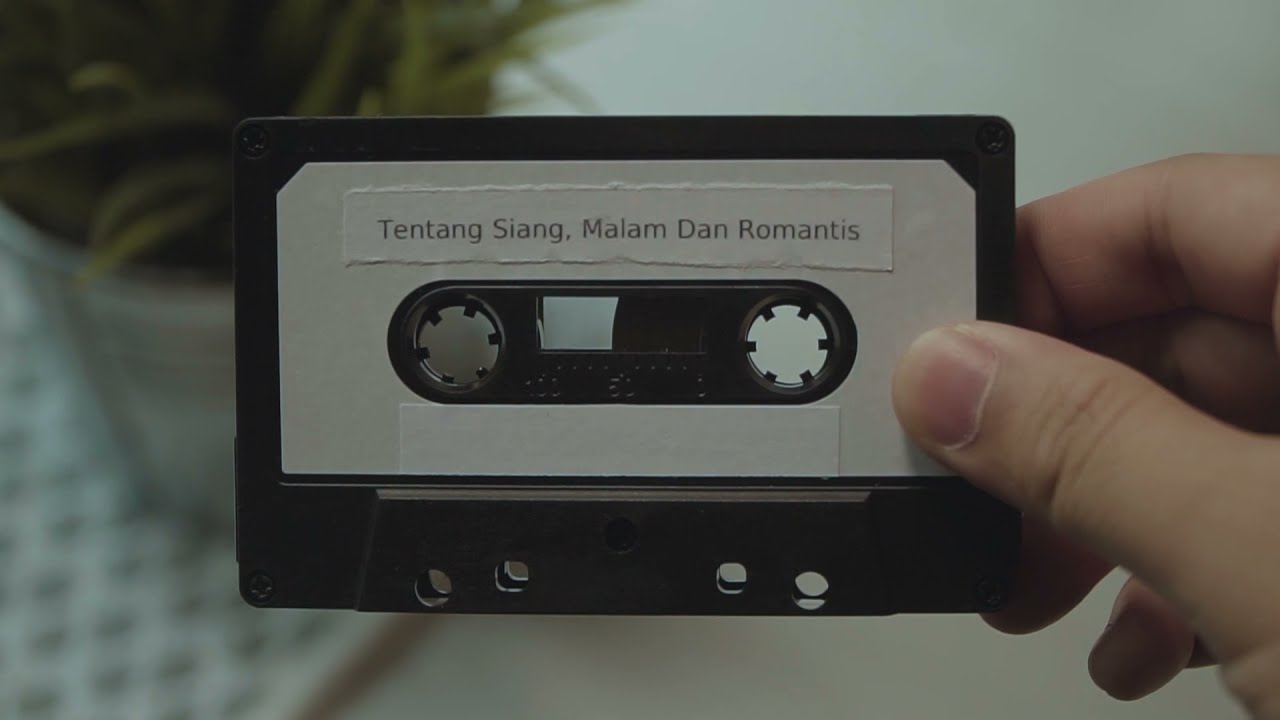 Tentang Siang, Malam dan Romantis (Part II) - Ainina Hasnul & Eidi Teman Lelaki
