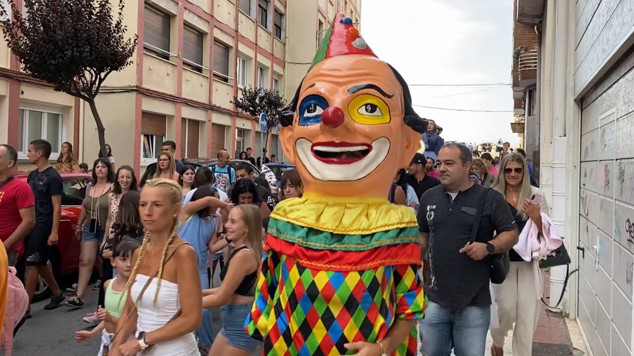 Gigantes y Cabezudos en Las Fiestas de Castro Urdiales 2023