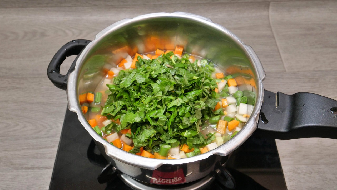 ತರಕಾರಿ ಬೇಳೆ ಕಾಳು ಸೊಪ್ಪಿನ ಗ್ರೇವಿ ಮಾಡುವ ವಿಧಾನ I How to make vegetables and dal Green leaves gravy