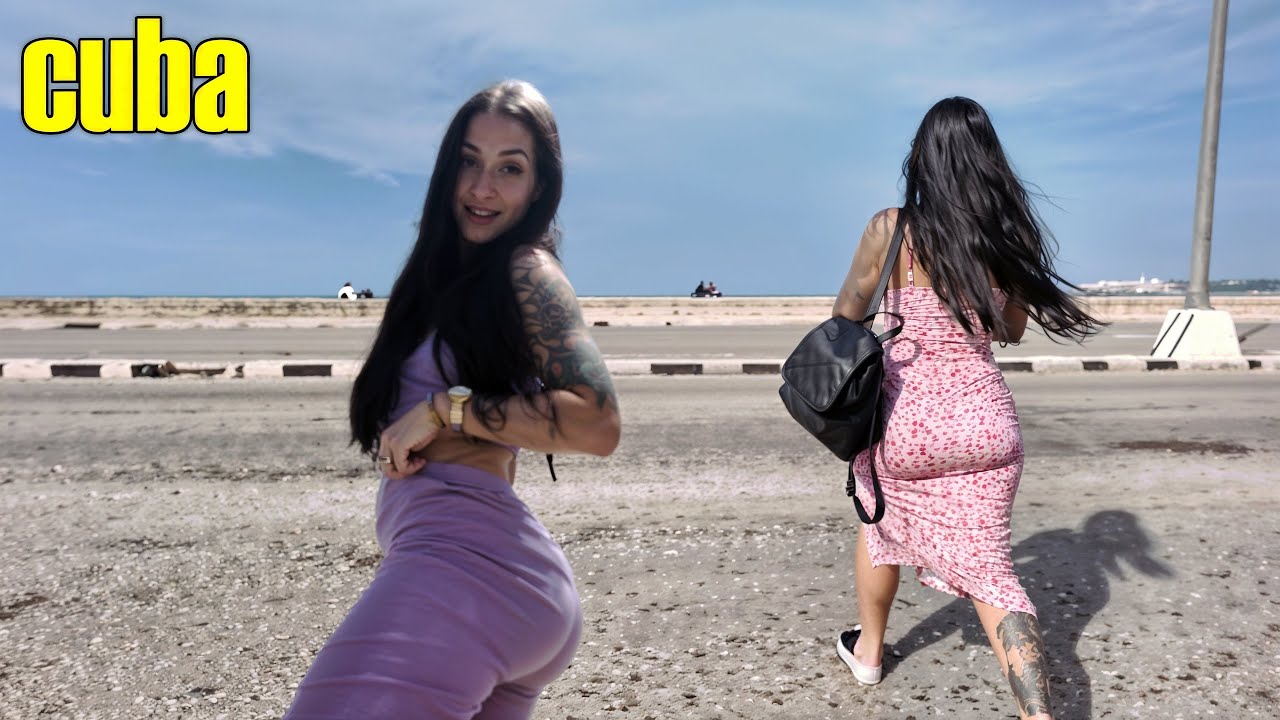 Cubana muestras las Calles de La Habana Hoy