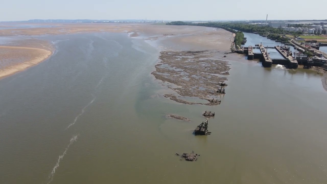 PORT SUNLIGHT TO EASTHAM, ON THE MERSEY RIVER. , MANCHESTER SHIP CANAL. DRONE FLIGHT. #video58#  4K