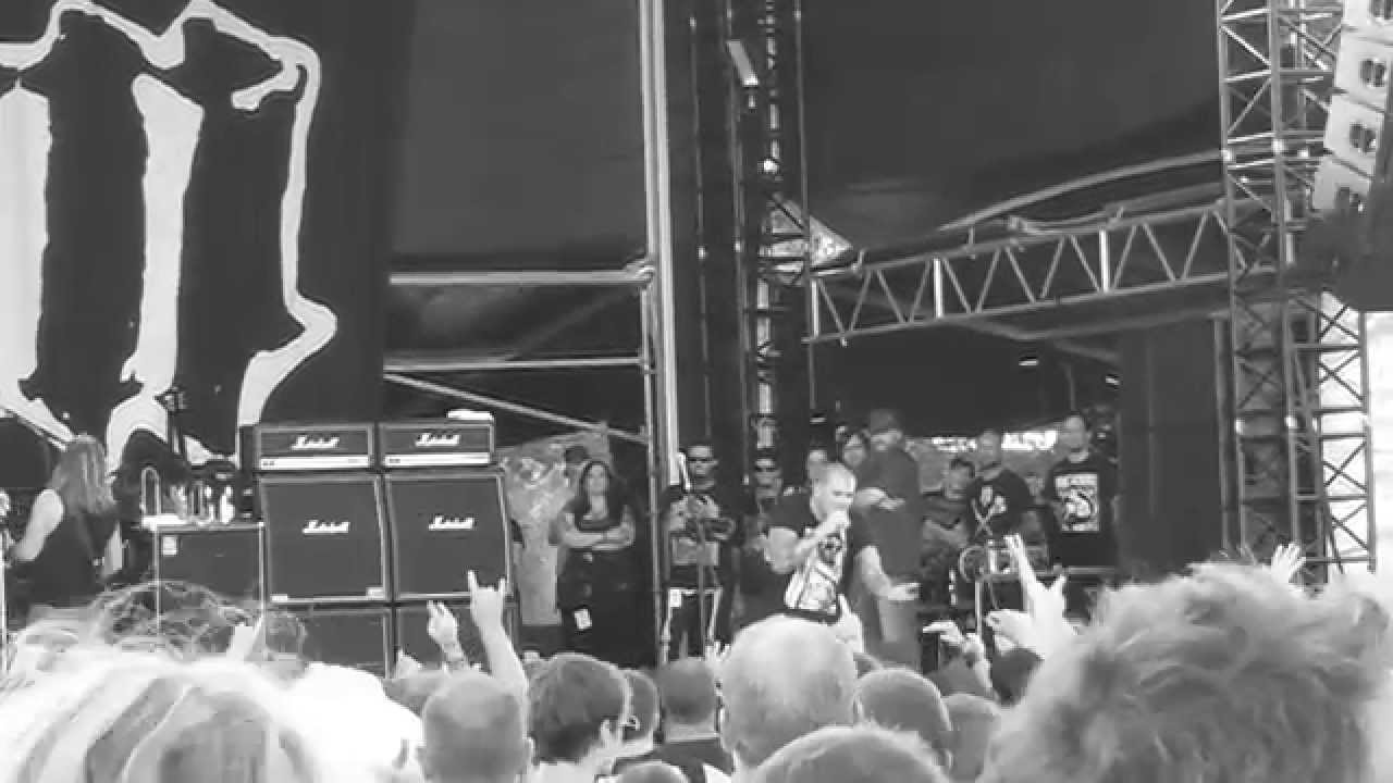 Phil Anselmo hits his head accidentally - SoundWave 2014