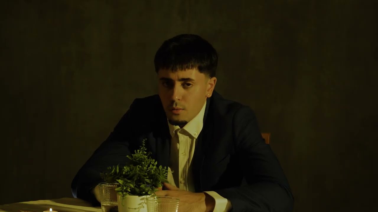 Alvvaro - el cuarto de un hotel (Video Oficial) | HEVQV