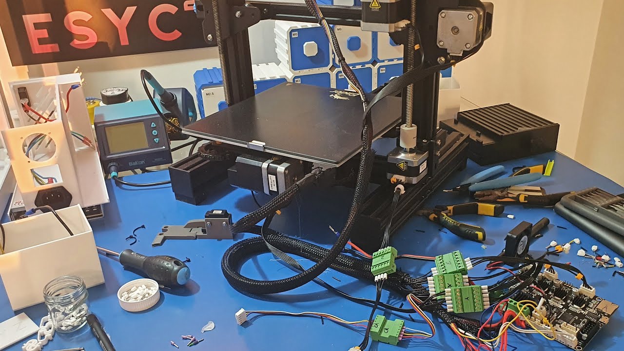 Sacando circuitería a mi impresora 3D ender3v2 y terminando el habitáculo