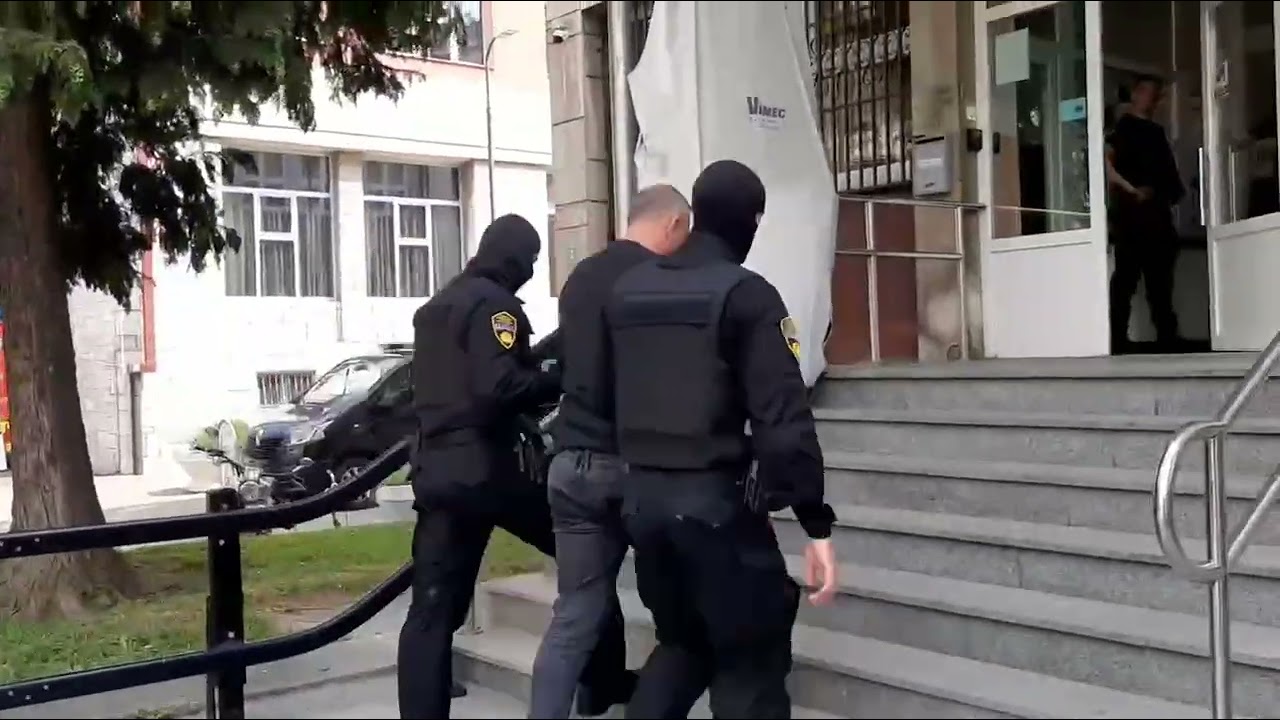Video / Policajci uhapšeni u akciji FUP-a sprovedeni u Tužilaštvo Unsko-sanskog kantona