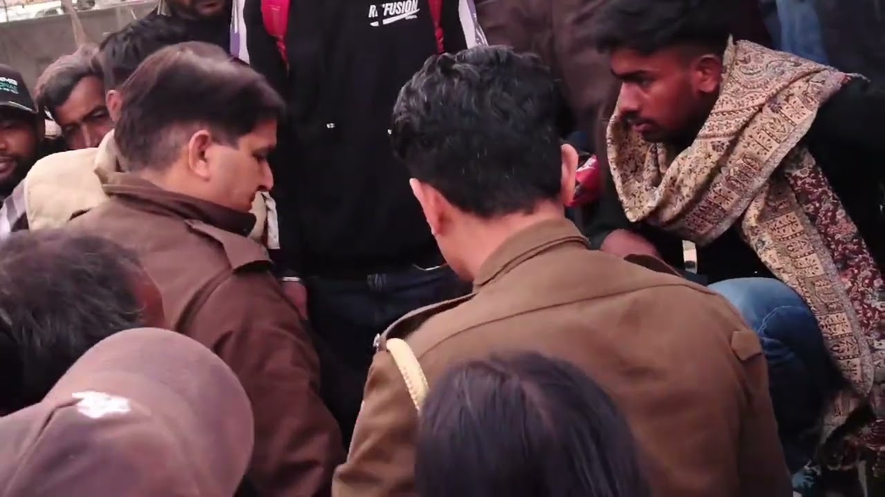 बच्चा चोर  Dwarka sector 19 Goyla dairy New Delhi मैं पकड़ा गया