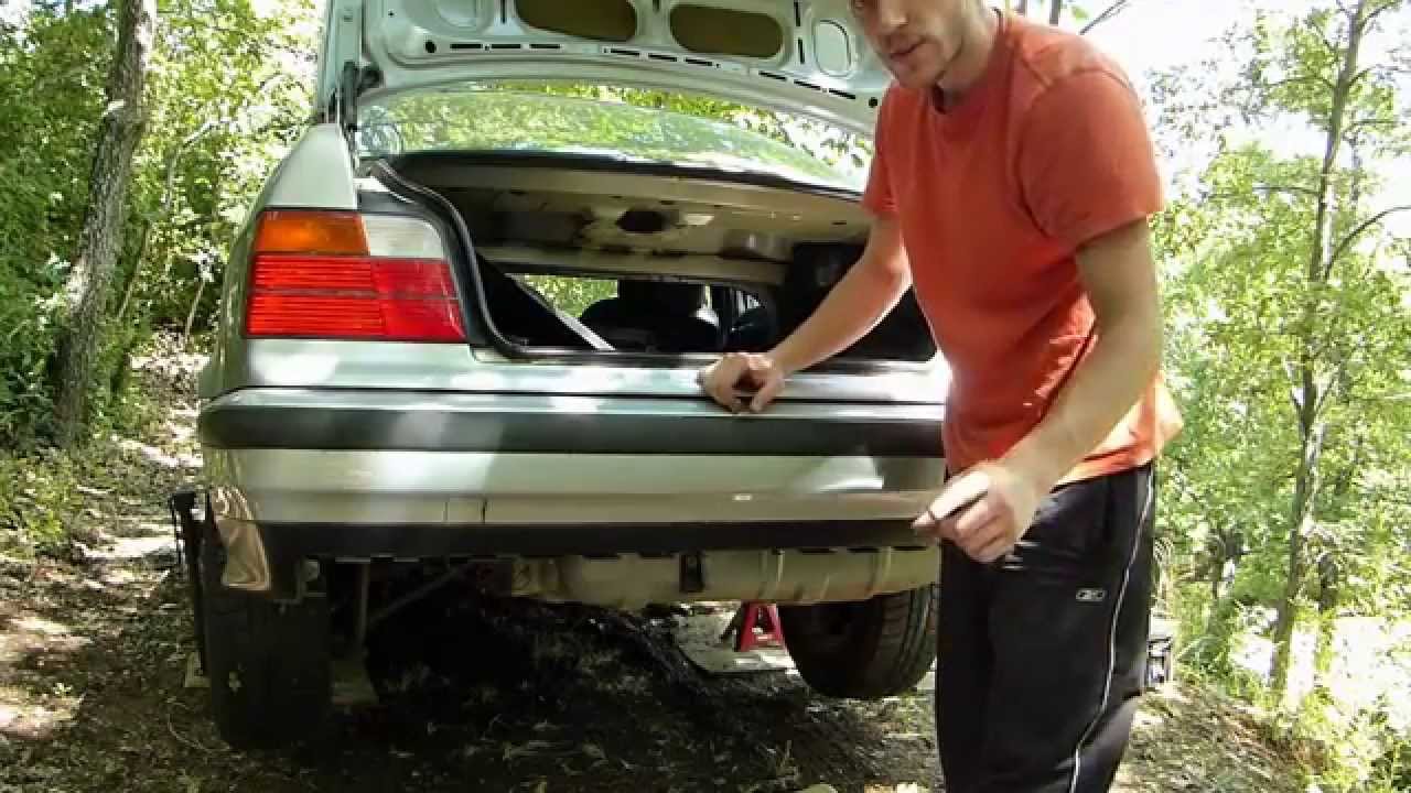 Comment démonter le pare choc arrière sur BMW E36