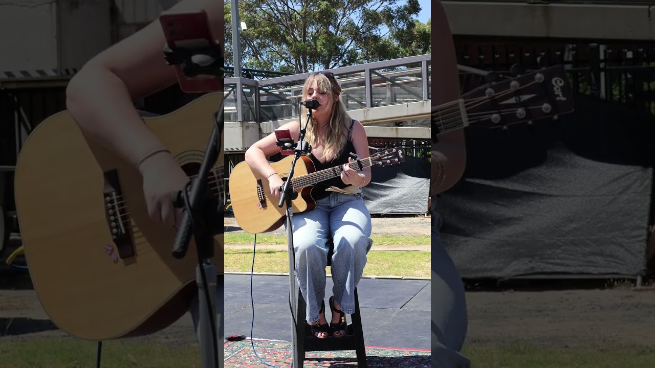 Izzy Houghton - live performance at Let's Chat Park