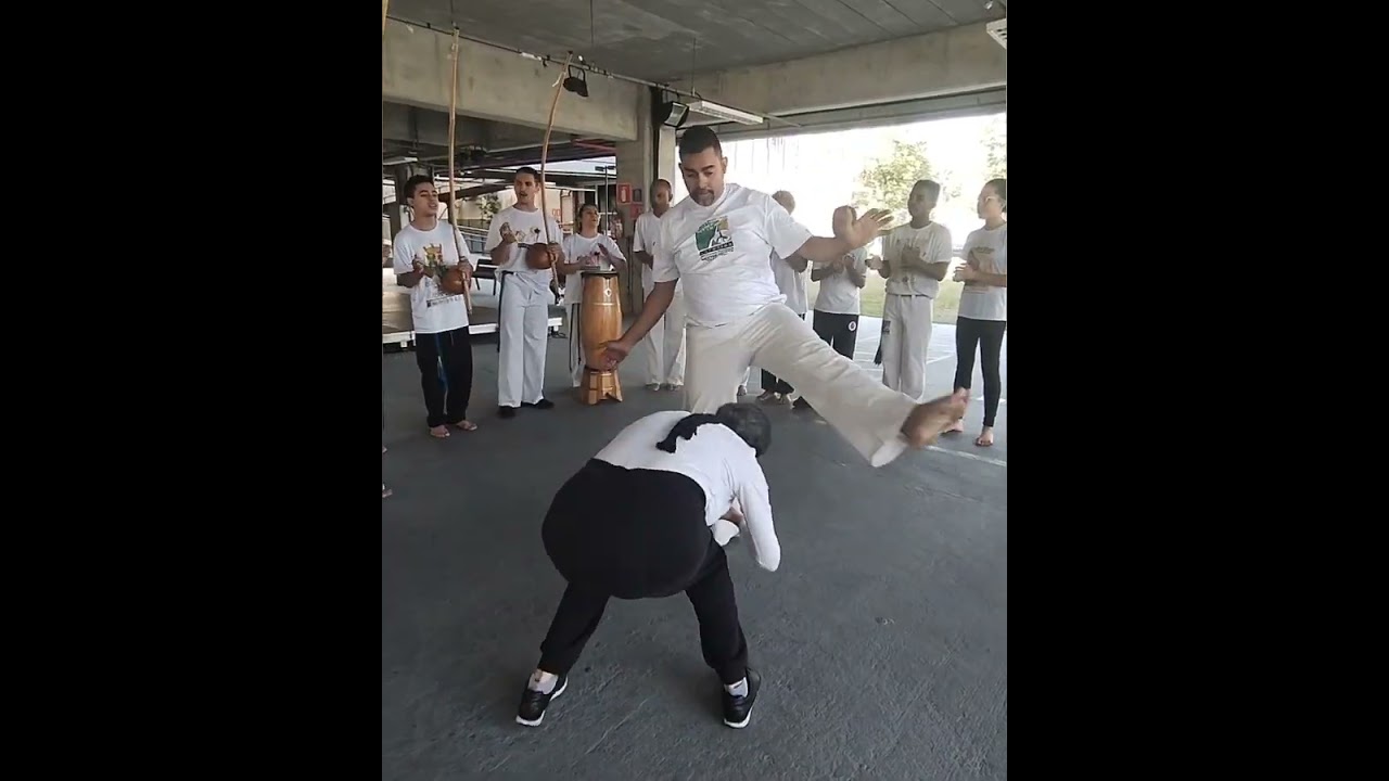 Canto e arte capoeira treino na fábrica de Cultura Diadema SP 03/05