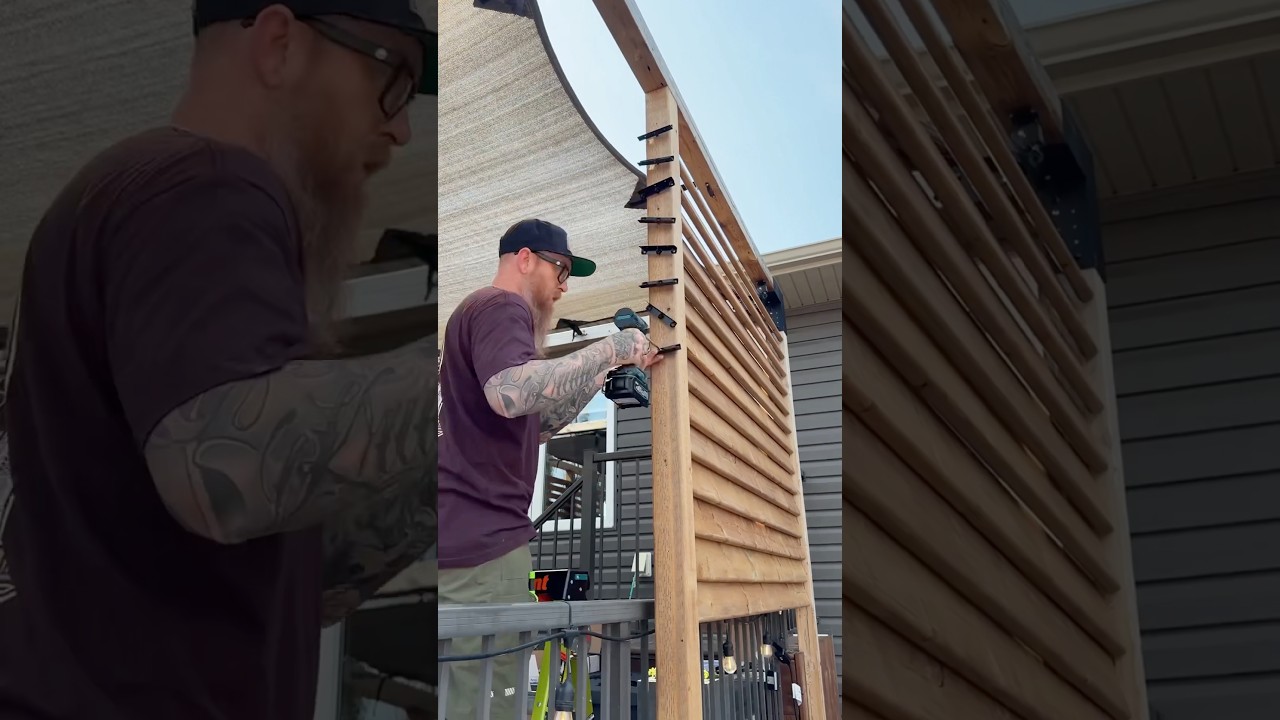 Deck privacy louvers