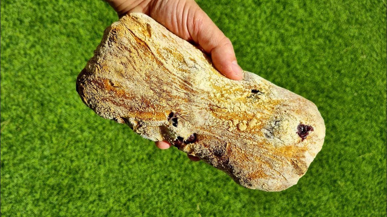 &Kappa;&upsilon;&pi;&rho;&iota;&alpha;&kappa;ή &Epsilon;&lambda;&iota;ώ&pi;&iota;&tau;&alpha; &Pi;&rho;&omicron;&zeta;ύ&mu;&iota;! Cypriot Olive Bread Sourdough ( Eliopita)!