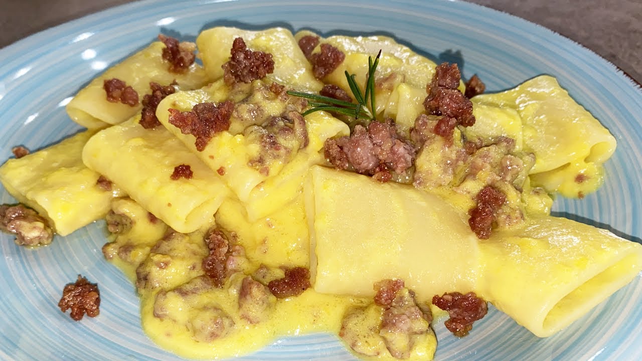 PASTA SALSICCIA E CREMA DI PEPERONI