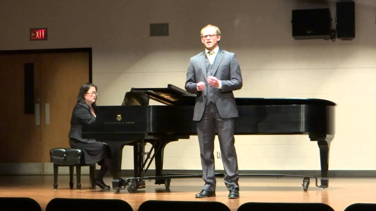 Brett Faulkner performing O Colombia by Ruggero Leoncavallo