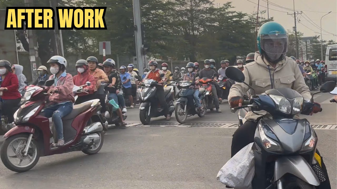 After Work Traffic Passing a Small Market in Vietnam 🇻🇳 | Motorbike POV | N13