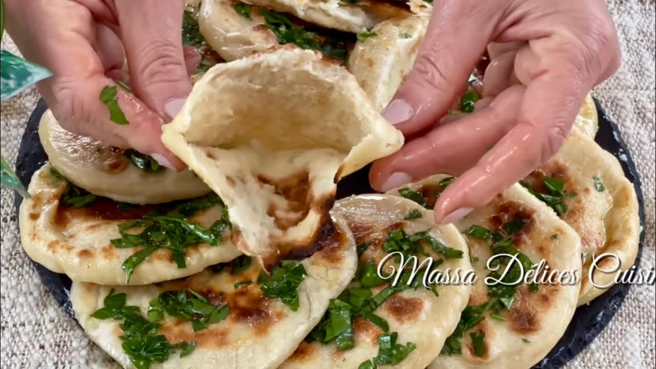 Minis Pain Naan Avec 4 Ingredients Seulement et prêts en 15 mn