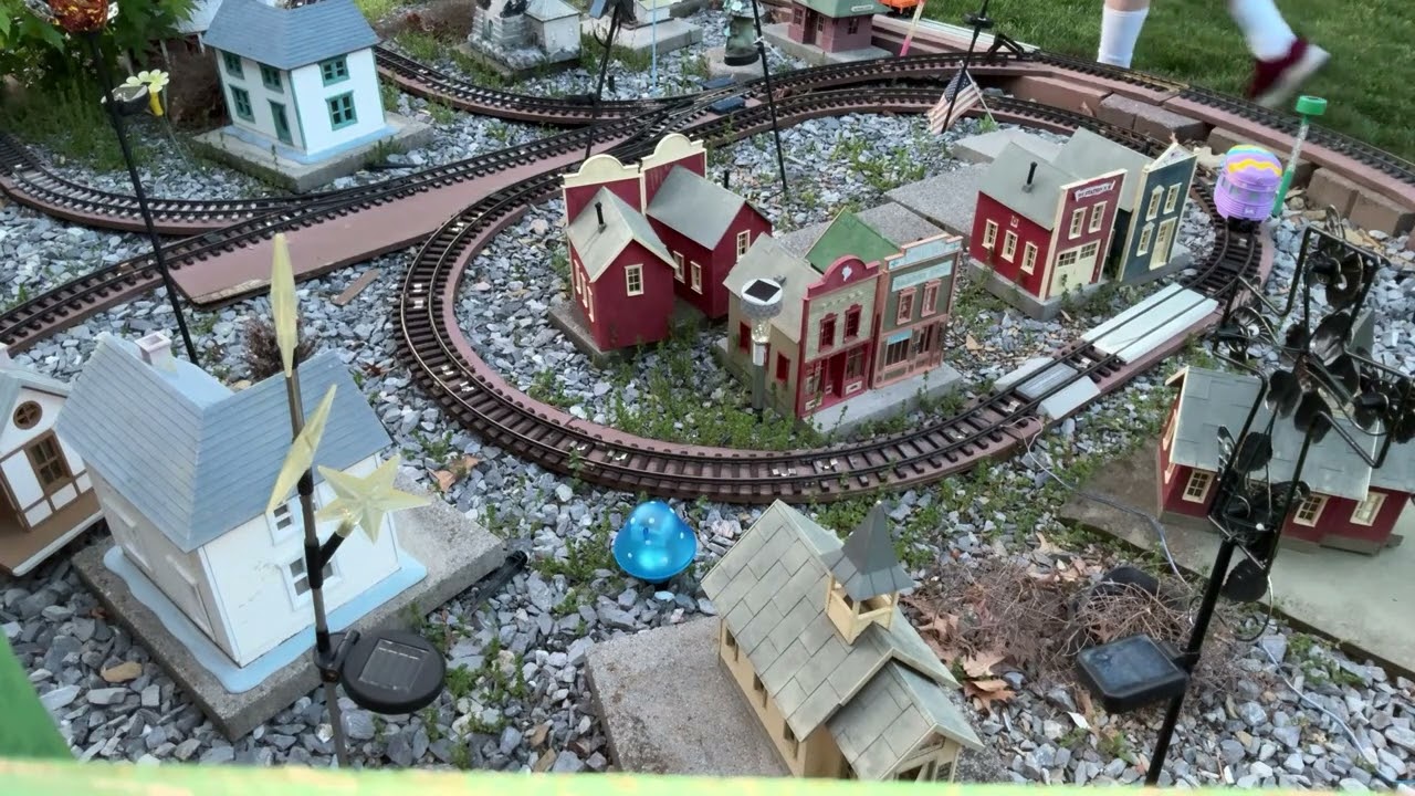 Highlight 4:05 - 9:05 from Timothy Keinard is live!#gardenrailway 