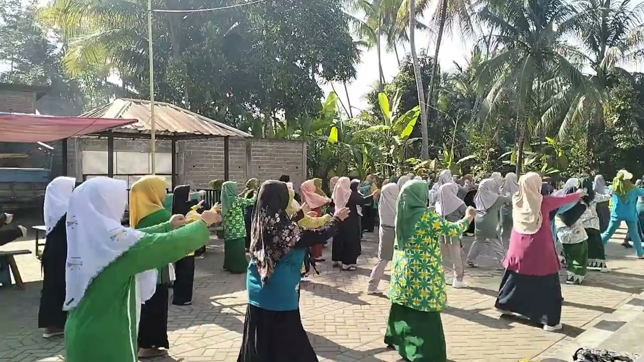 Senam Bersama PAC Panggul (Muslimat NU Segar & Fatayat NU Smart)