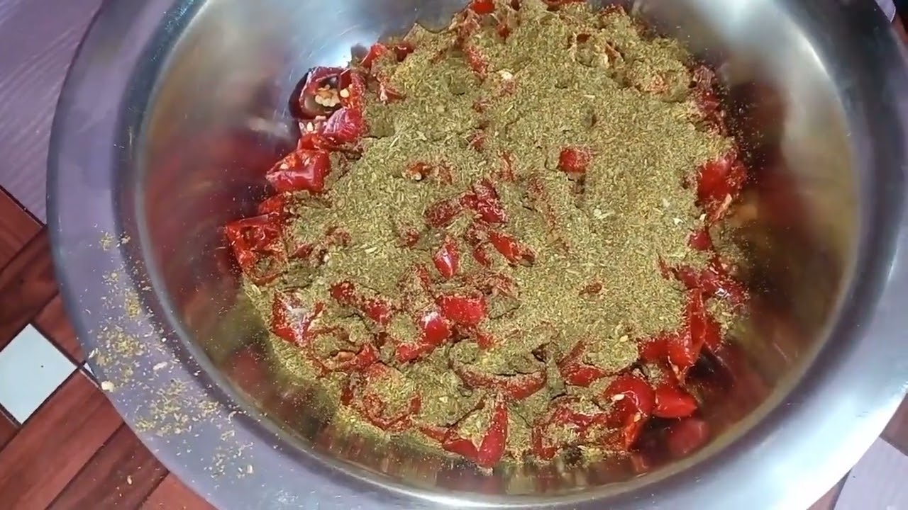 लाल बड़ी मिर्च का कटे वाला अचार | Instant Red Chilli Pickle Recipe 😋