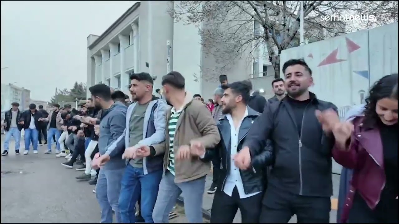 Van &Ouml;zalp&rsquo;ta Baharın Ritmi Halaylarla Atıldı
