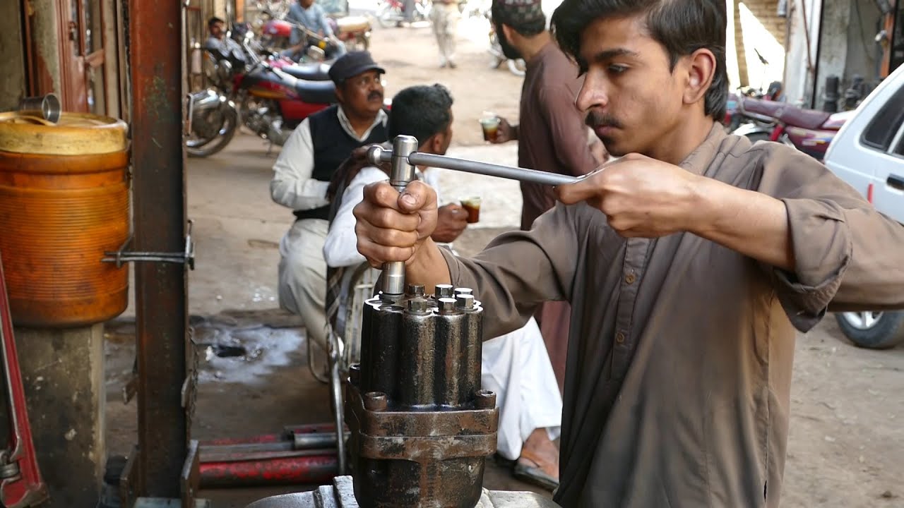 Young Guy Got Some Amazing Skills in Hydraulic Pump Repairing