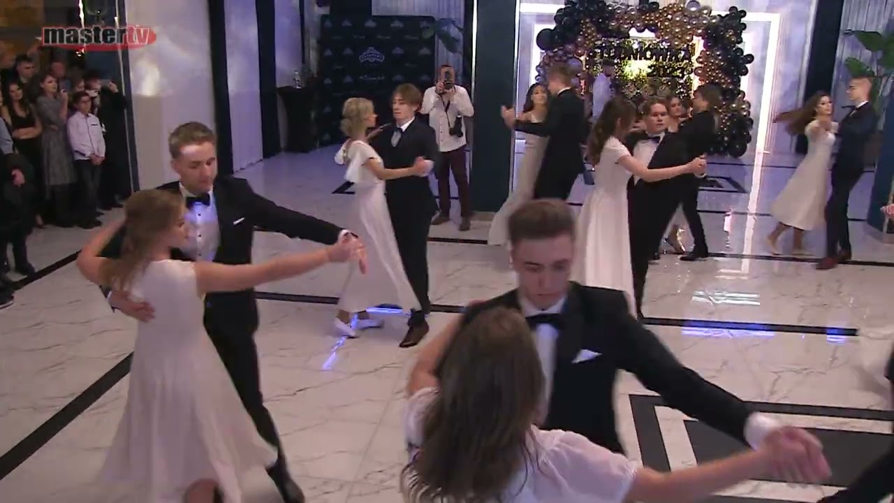 MASTER TV ŁUKÓW - Studniówkowy walc uczniów I LO im. T. Kościuszki w Łukowie (I 2023r)
