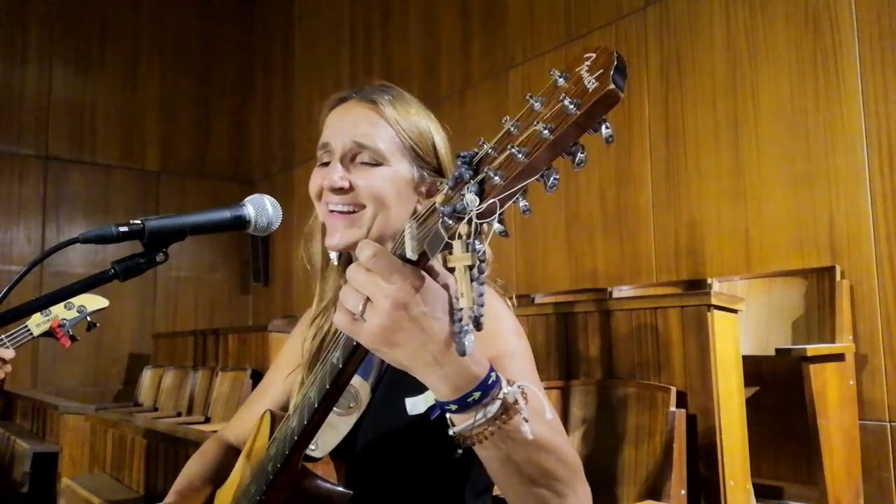 Me basta, de Gonzalo Mazarrasa. Cover Mer González Fontán