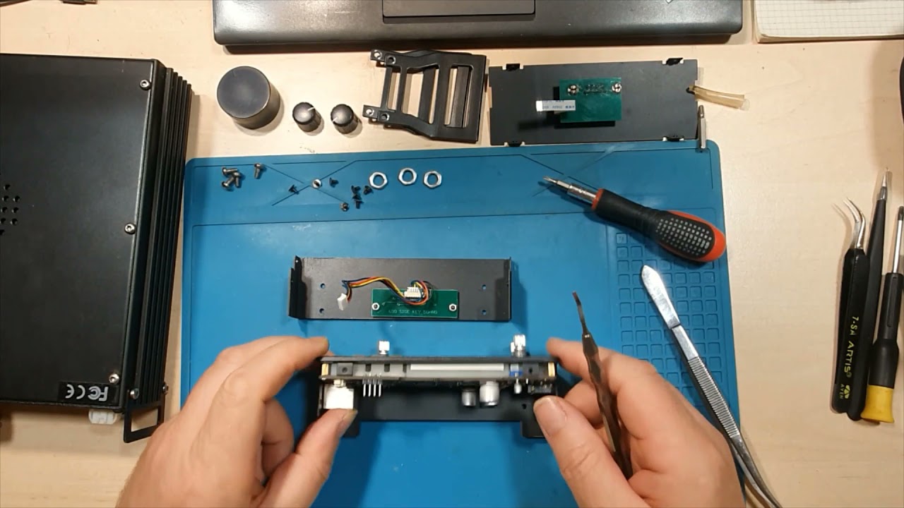 Disassembly and reassembly of a Xiegu G90 Front Panel