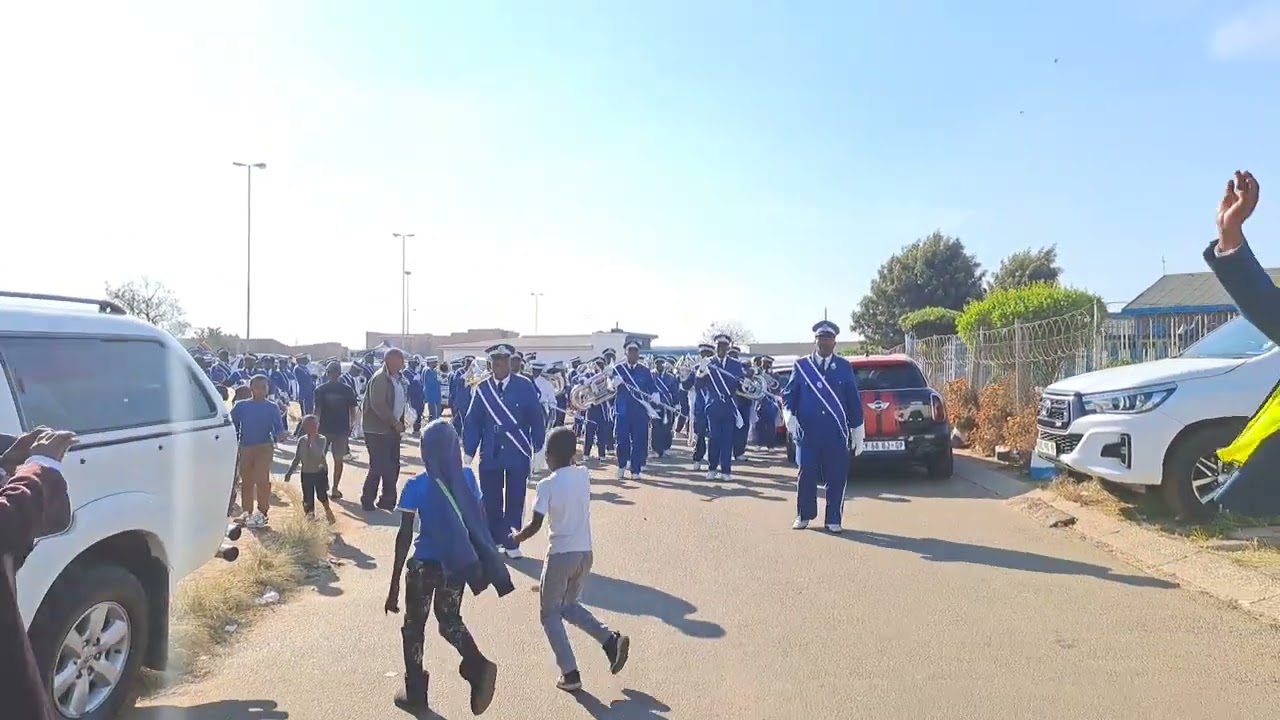 RE EA U BOKA MORENA (ARRIVAL AT PHELANDABA FROM SCHOEMANS)