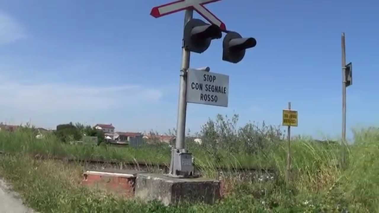 Passaggio a livello senza barriere di via dei Poggi - Ravenna (p. 2) // Level Crossing