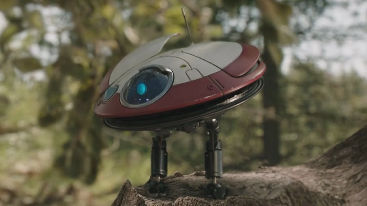 batteries not included 1987 vs Leia's Droid Lola in Star Wars Obiwan Kenobi