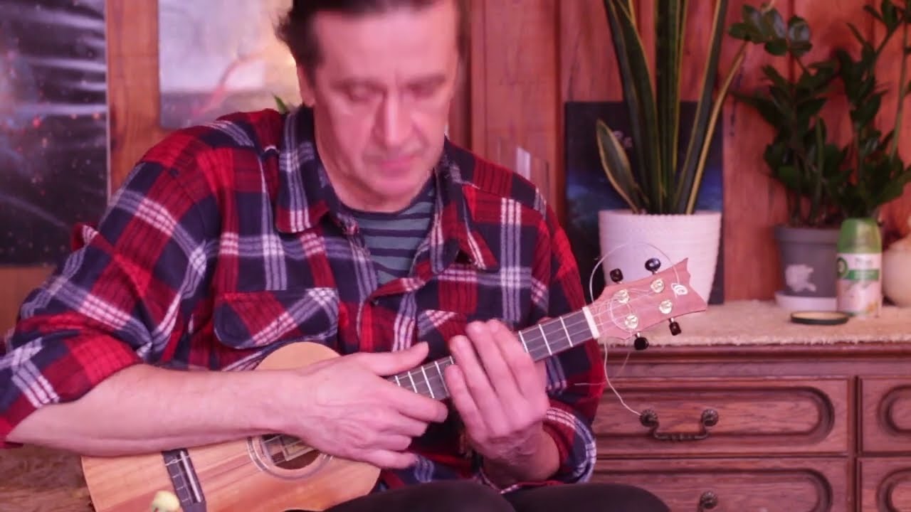 Golden Brown - The Stranglers.  Ukulele solo. + slow + tabs.