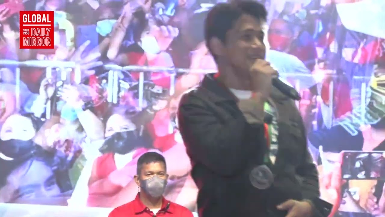 Robin Padilla serenades UniTeam supporters