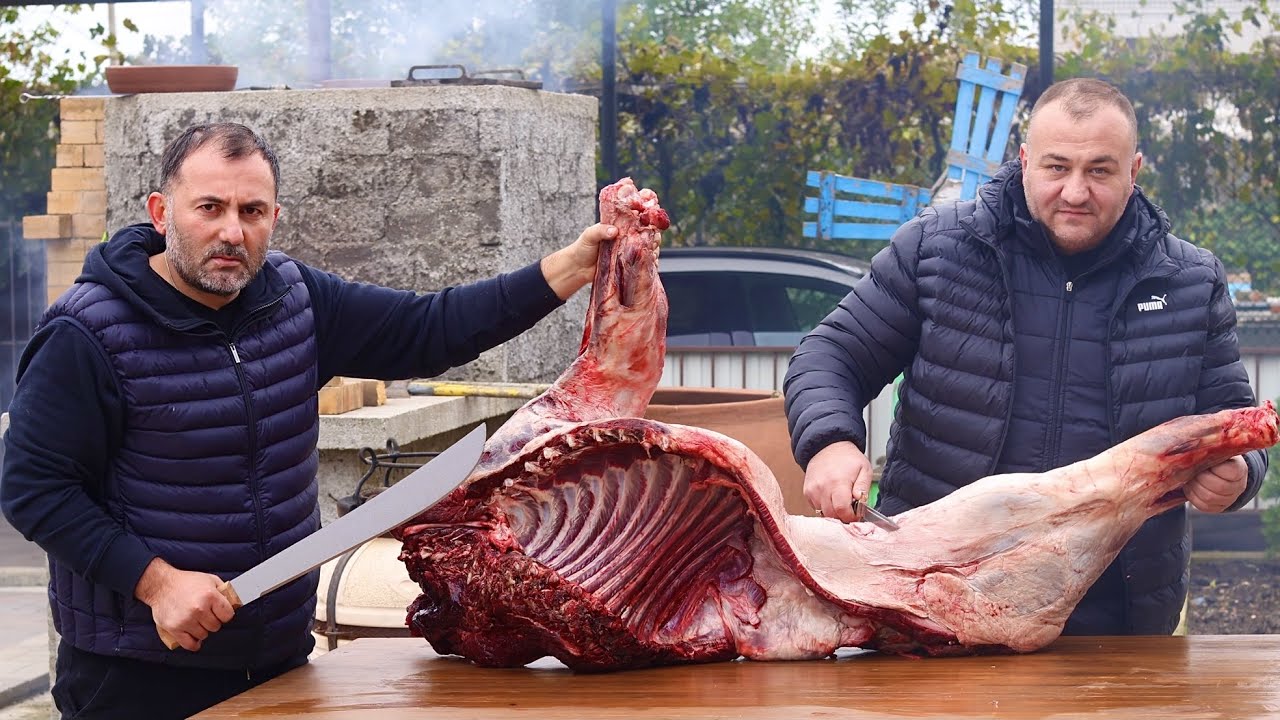GEGRILLTER B&Auml;R. B&Auml;RENFLEISCH auf HOLZKOHLE.