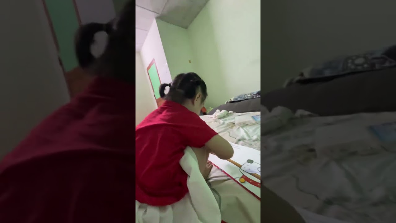 Em chăm học mỗi ngày.