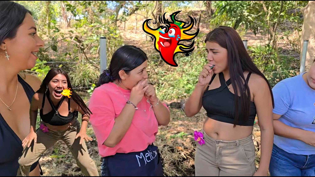 Melissa reto a comer chile jalapeño a Julissa.