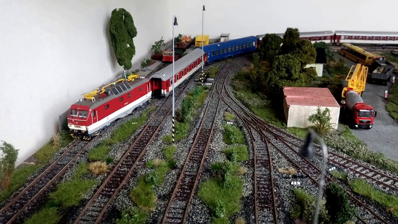 Lokomot&iacute;va rady 350 (Gorila) v čele vlaku EuroNight