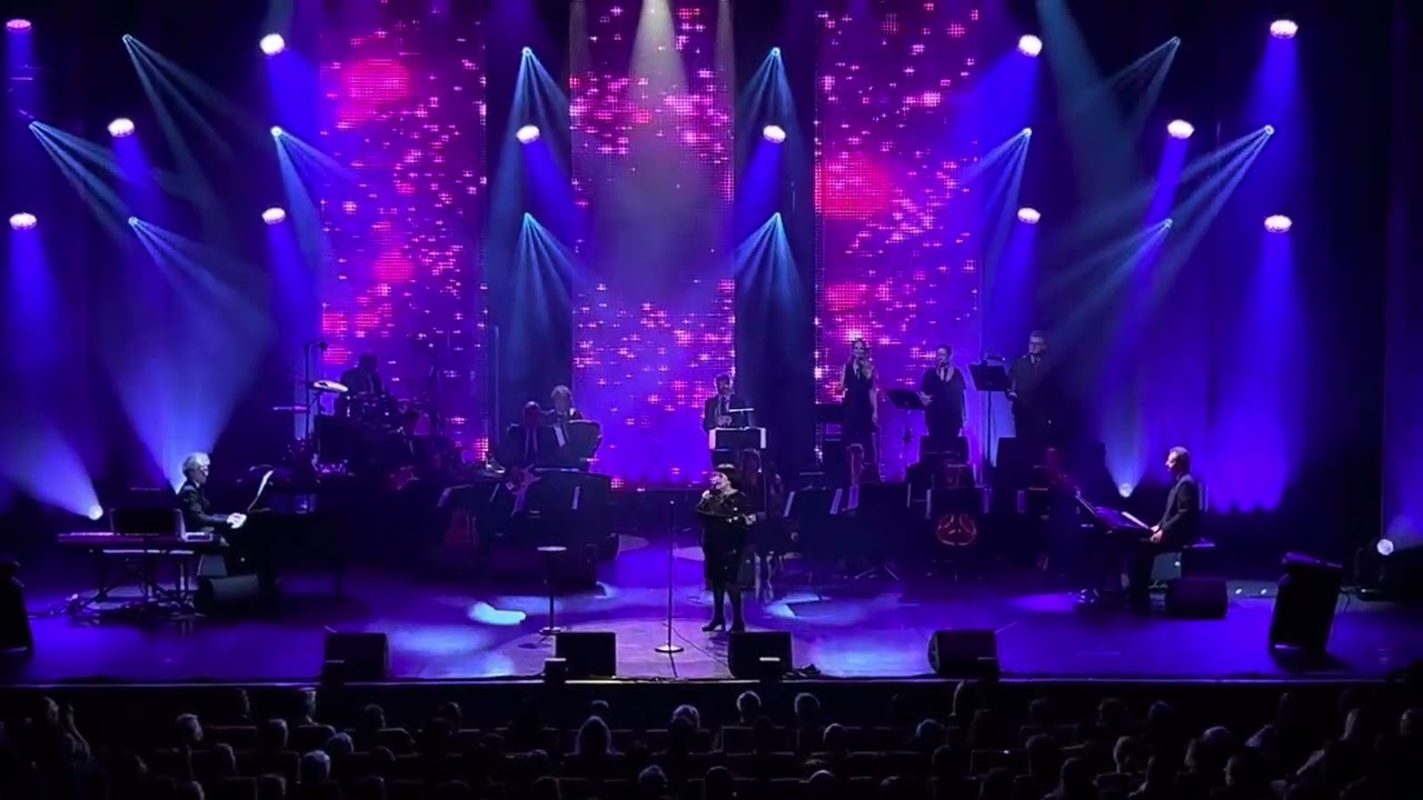 Mireille Mathieu live tours 