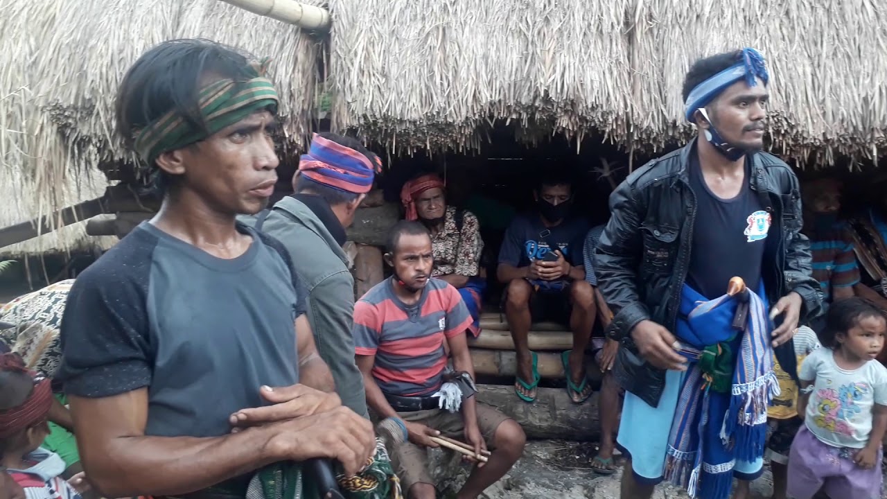 ACARA PENJEMPUTAN DAN PERESMIAN PEMBANGUNAN RUMAH ADAT SITUS KAMPUNG ADAT MANOLA
