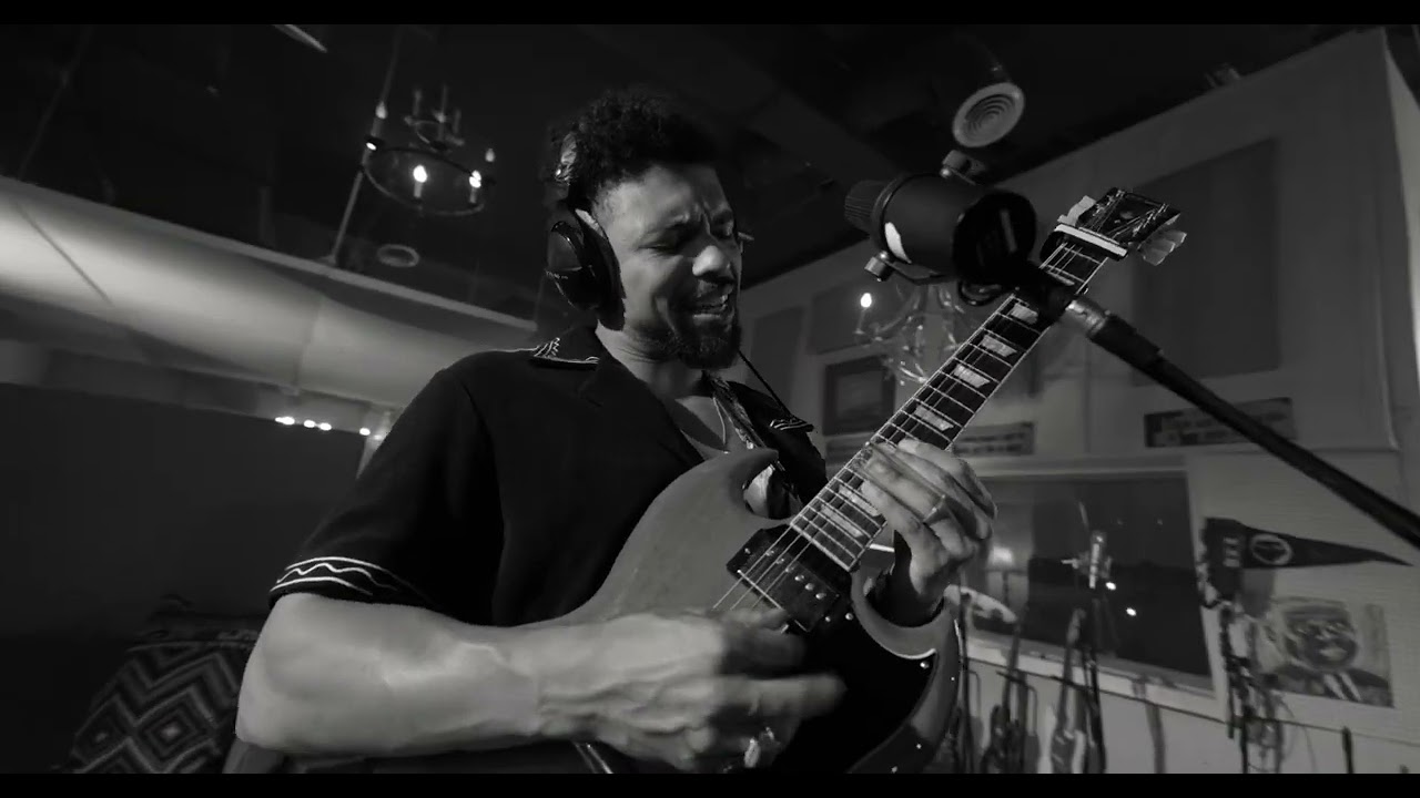 Devon Gilfillian - IRL (Official Video Live from Club Roar)